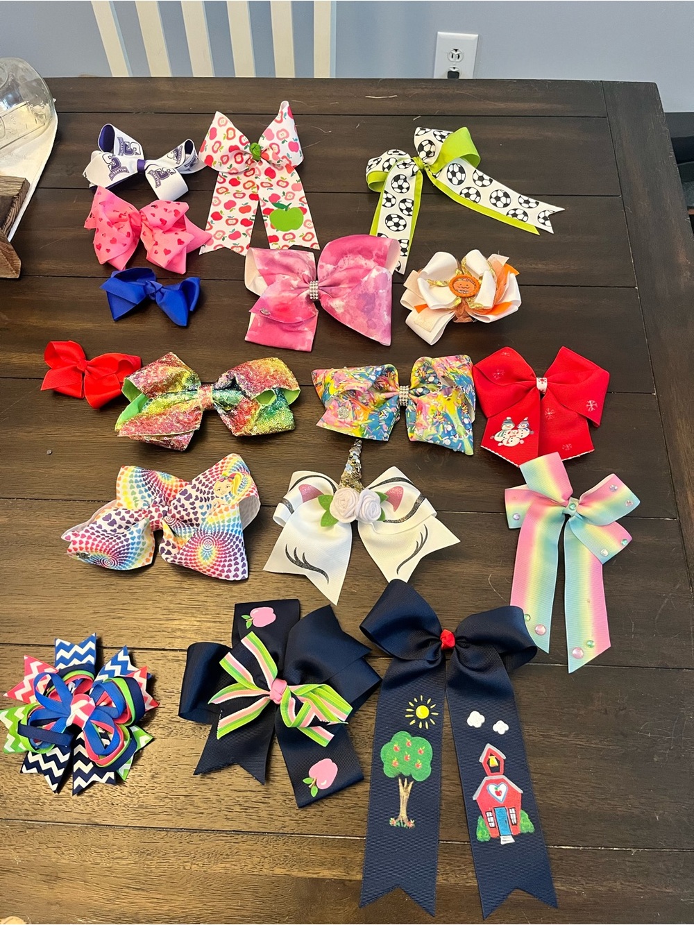 Kids Multi-Color Hair Bow Set - Assorted Fun Patterns - Picture 3 of 4